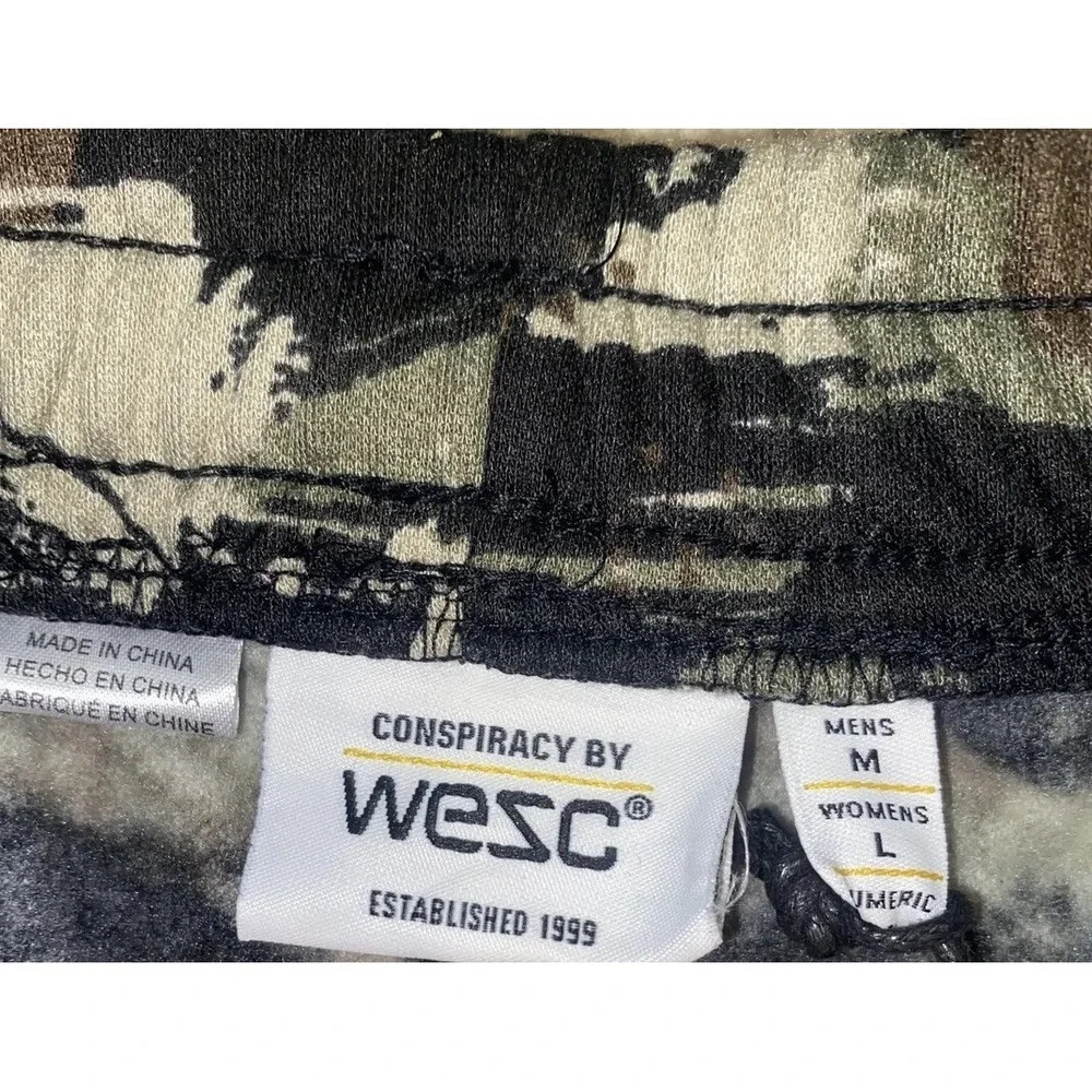 New WESC Camo Joggers/Sweatpants mens Sz‎ Medium